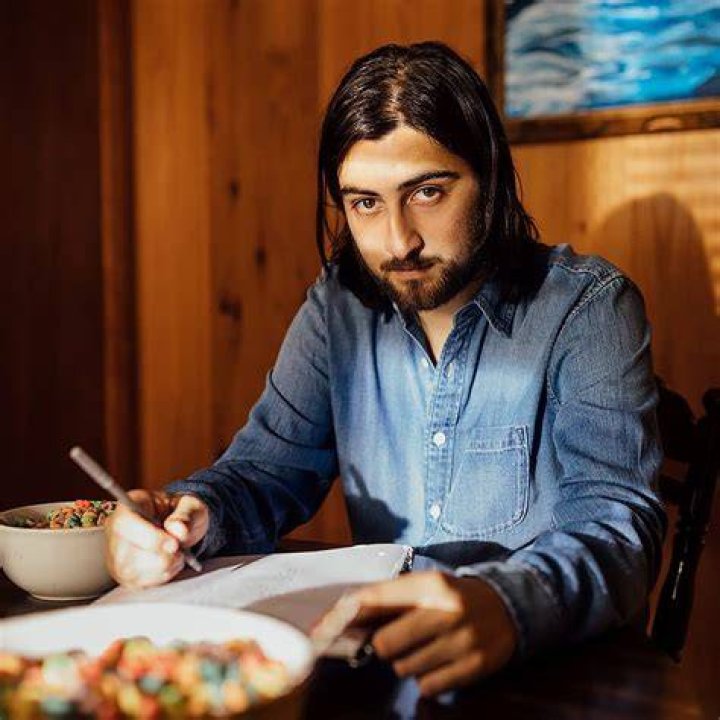 Noah Kahan Crafting Melodies and Connecting Hearts on His