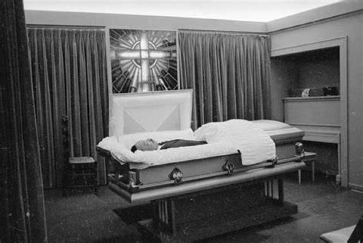 Old Casket Funeral Haunting Photos Of Celebrities Who Had Open Casket
