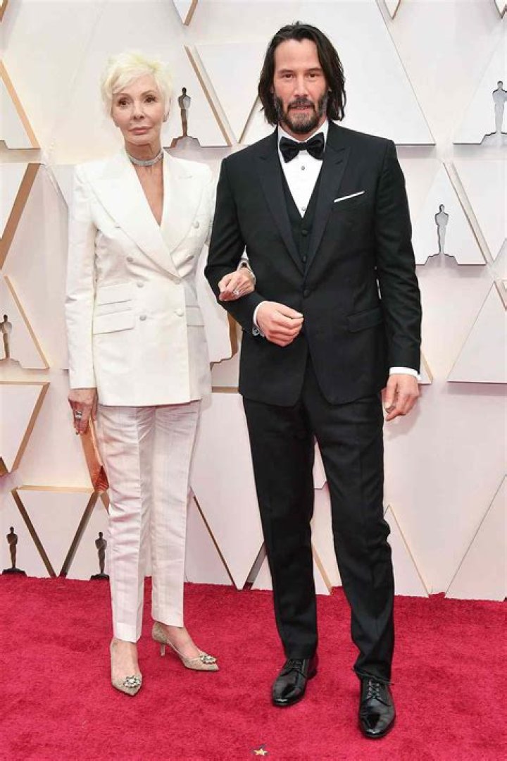Oscars 2020 Keanu Reeves Walks Red Carpet With Mom Patricia Taylor