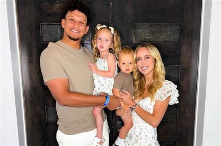 Patrick Mahomes and wife Brittany share stunning pregnancy photoshoot