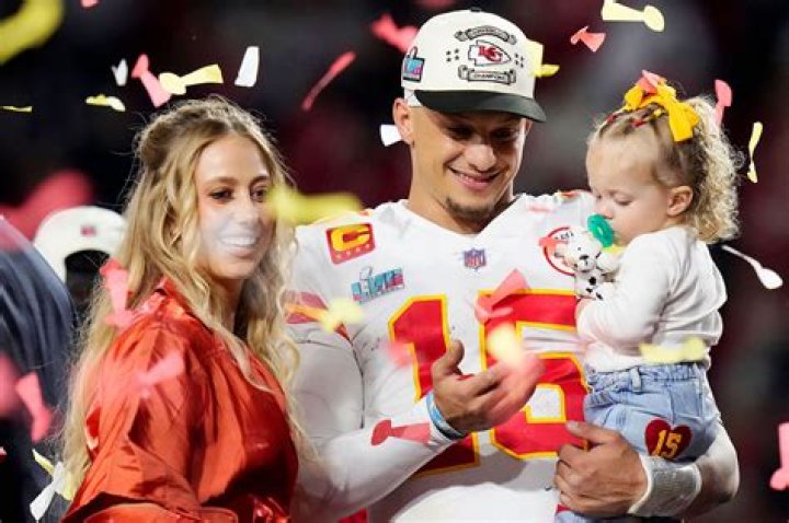 Patrick Mahomes, Brittany Matthews introduce daughter Sterling