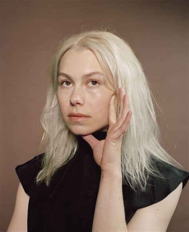 Phoebe Bridgers says “fans” “bullied” her on way to father’s funeral