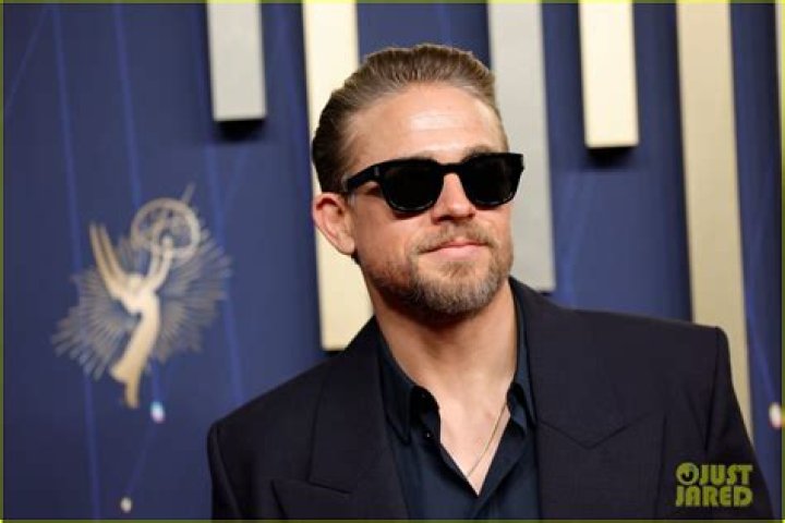 Photo charlie hunnam mcnelis rare outing grocery shopping
