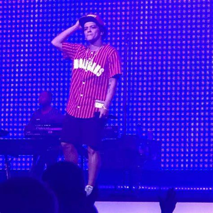 Pin by Jaqueline Rudris on Bruno Mars London 18,19,21 e 22/04/17