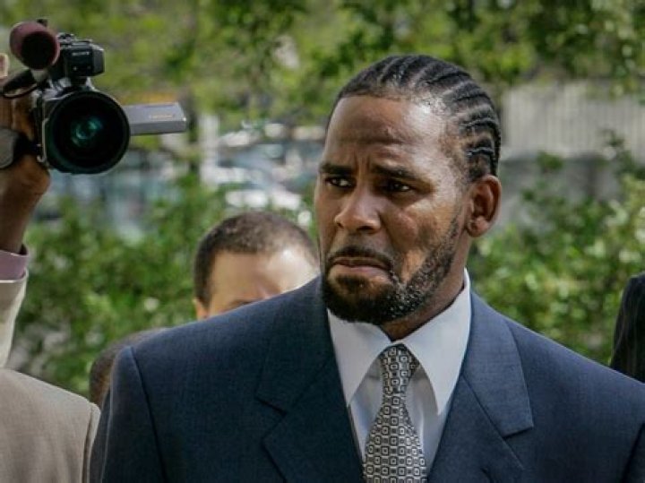R. Kelly attorney seeks dismissal of sex abuse, child porn charges in