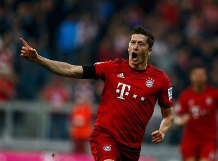 Robert Lewandowski Bayern Munich football render FootyRenders