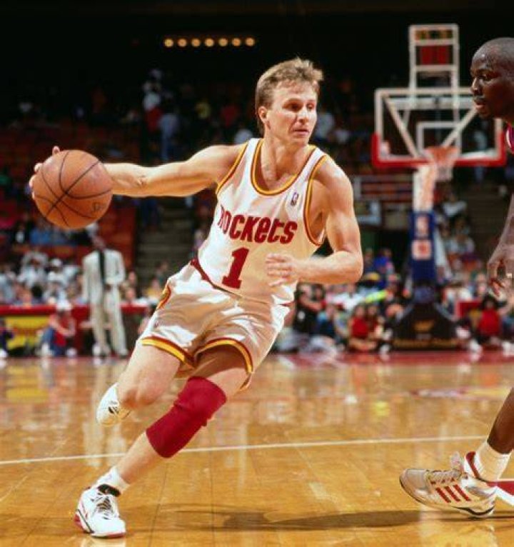 Scott Brooks Says NBA Should 'Fine the Miami Heat' for Letting Dwyane