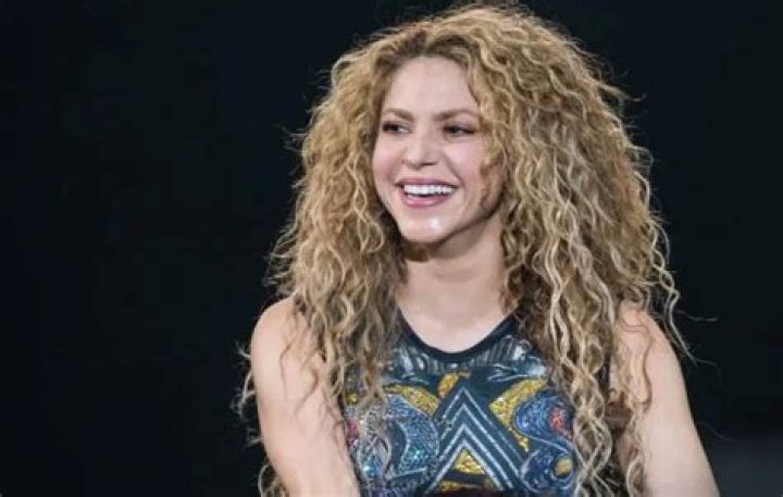 Shakira WORTH] Bio, Age, Top Songs, Height, Weight, Wiki [MUZU]