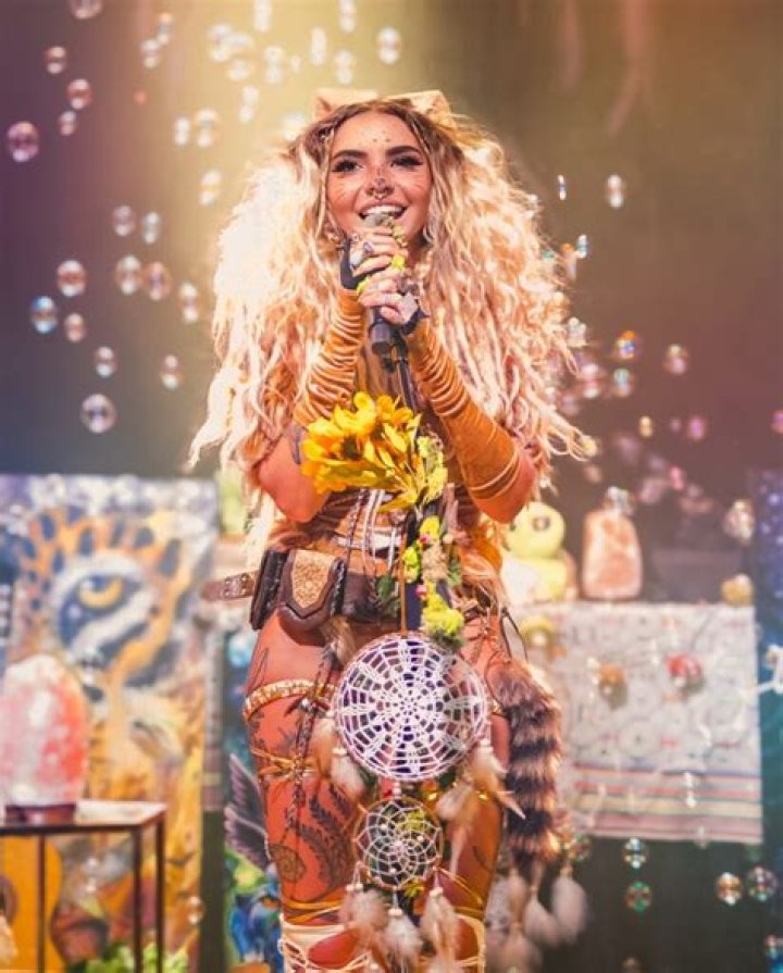 Shanin Blake Wikipedia And Age How Old Is The Singer?