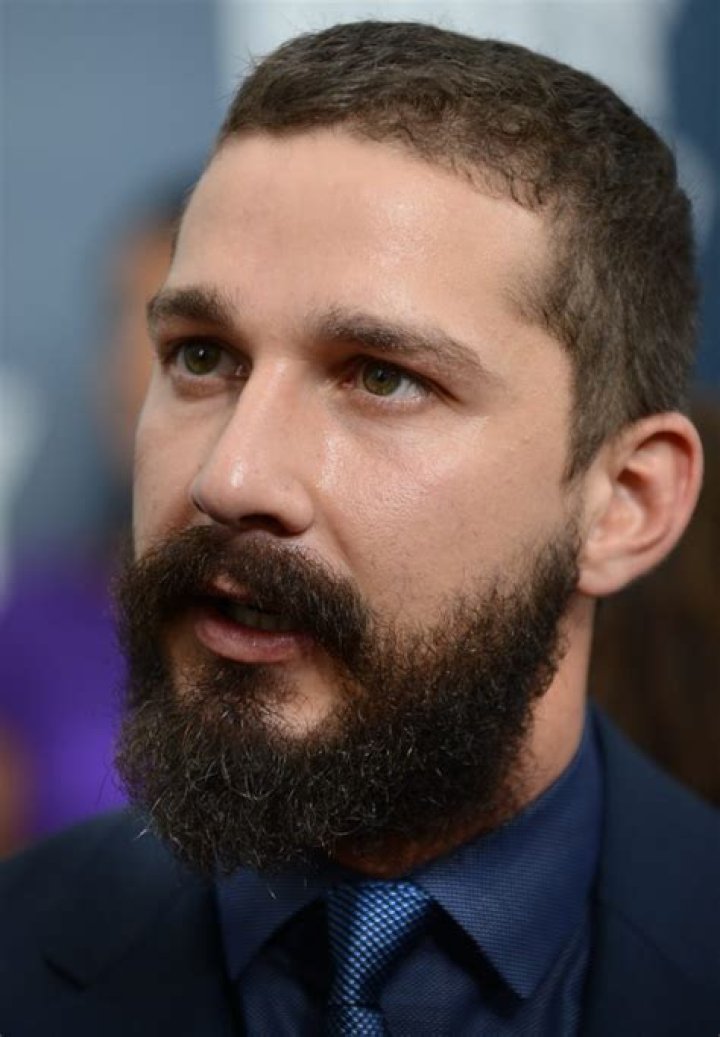 Shia Labeouf atende telefonemas de estranhos e ouve desabafos Jovem Pan