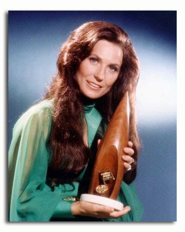 (SS345267) Movie picture of Lynda Carter buy celebrity photos and