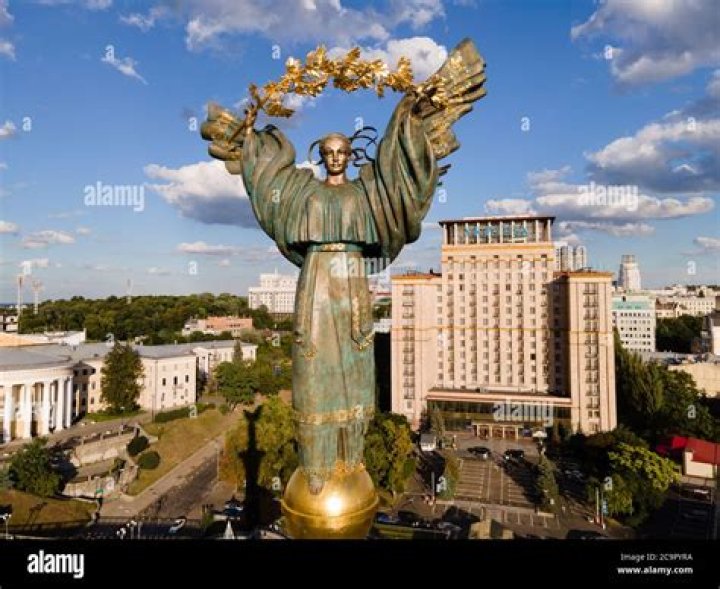 Statue in Kyiv, Ukraine Пам'ятники, Відродження, Ангели