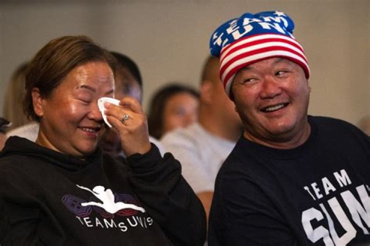 Suni Lee&rsquo;s parents react to her winning the gold medal