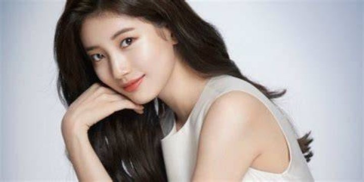 Suzy shows off her 'Faces of Love' in her latest online cover image
