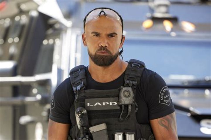 SWAT Actor Shemar Moore Shows off His Luxurious New Home & Car in a
