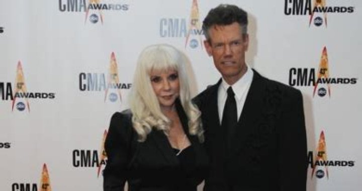 tabloid baby Randy Travis divorces his old lady