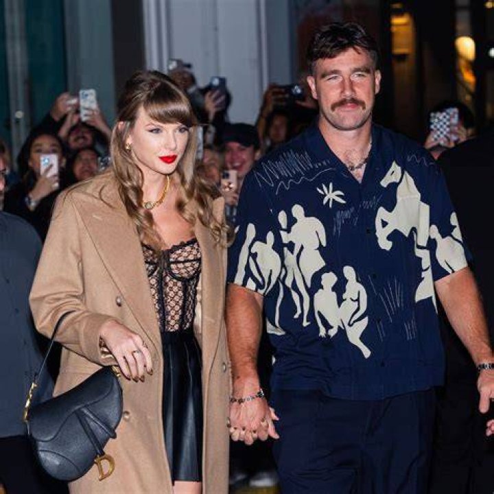 Taylor Swift Attends Travis Kelce’s Chiefs Game Against Packers at