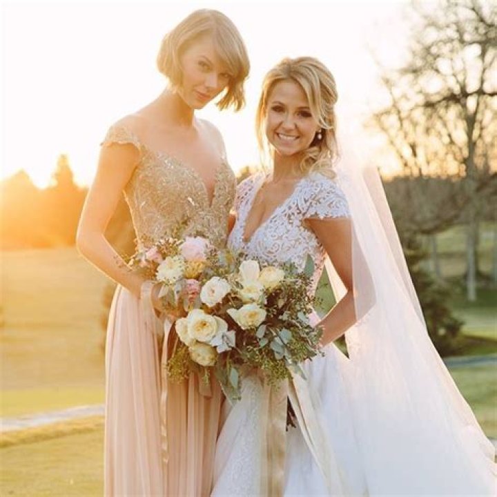 Taylor Swift is a bridesmaid at best friend's wedding Daily Mail Online