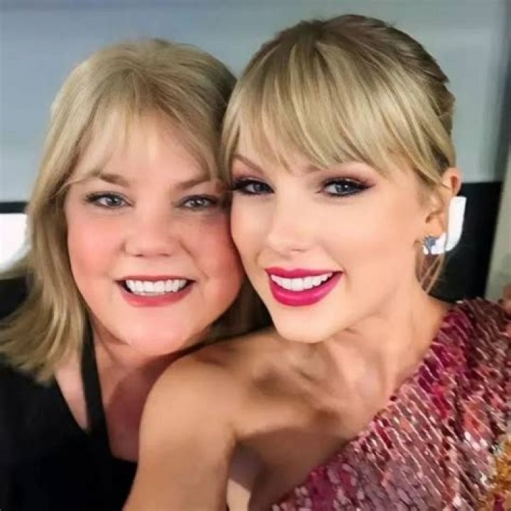 Taylor Swift Reveals Her Mom's Cancer Is Back Gossip Hill Blog