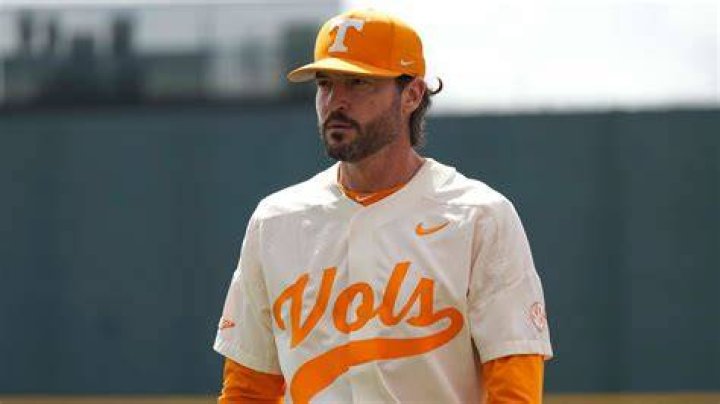 Tennessee baseball coach Tony Vitello had awesome celebration after