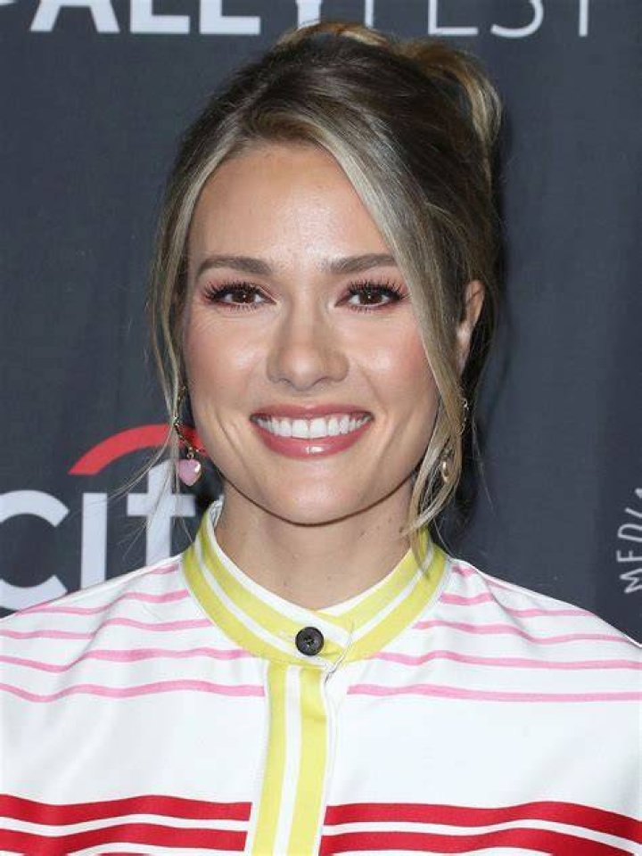 Tori Anderson's Height, Weight, Bio, Measurements & More
