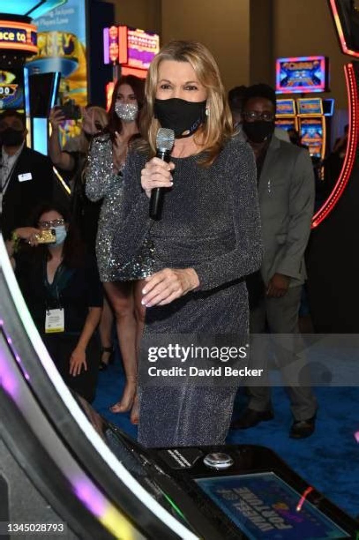 Vanna White Hosts ‘Wheel of Fortune’ for the First Time in 37 Years