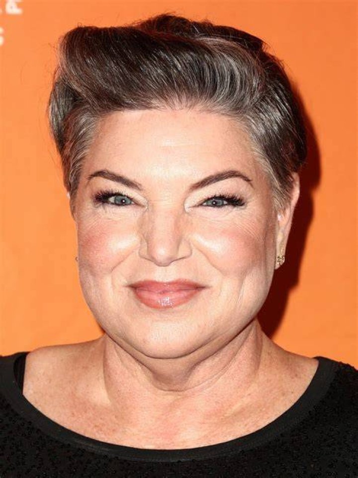 Where is Mindy Cohn today? Net Worth, Age, Wiki. Lesbian?