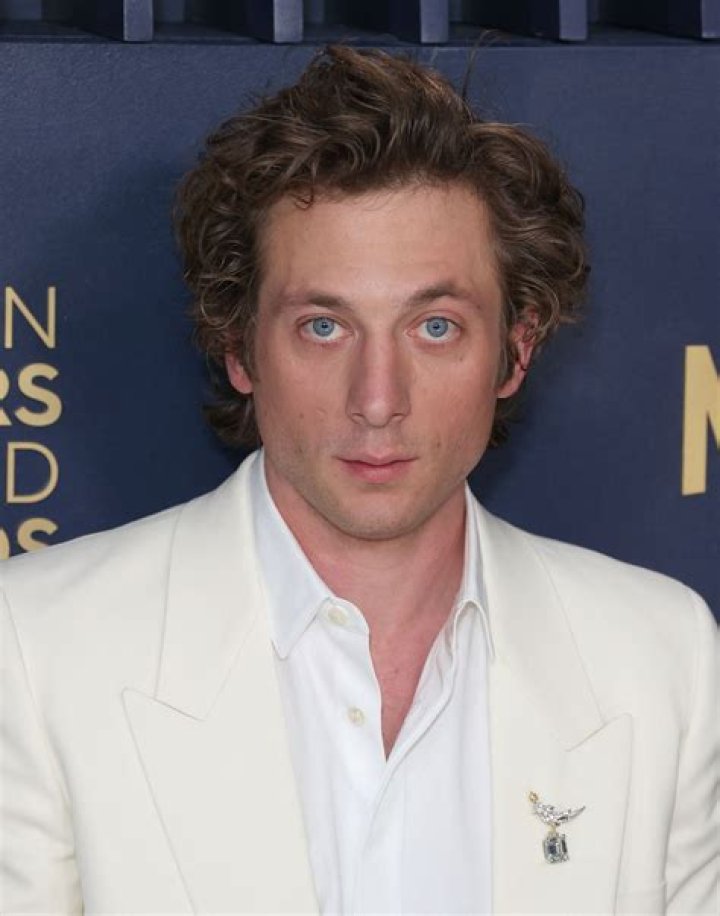 Who are Jeremy Allen White parents?