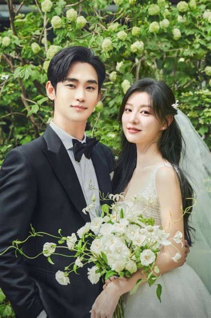 Who is Kim SooHyun Girlfriend in 2024? Is He Dating Anyone? Creeto