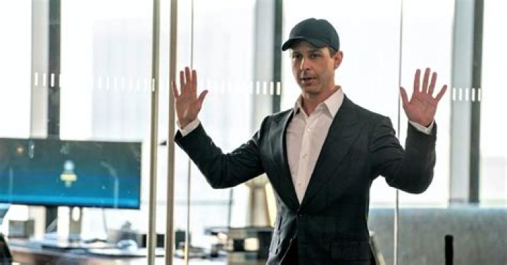 Why Did Kendall Steal The Batteries? [Succession] HBO dramas are the