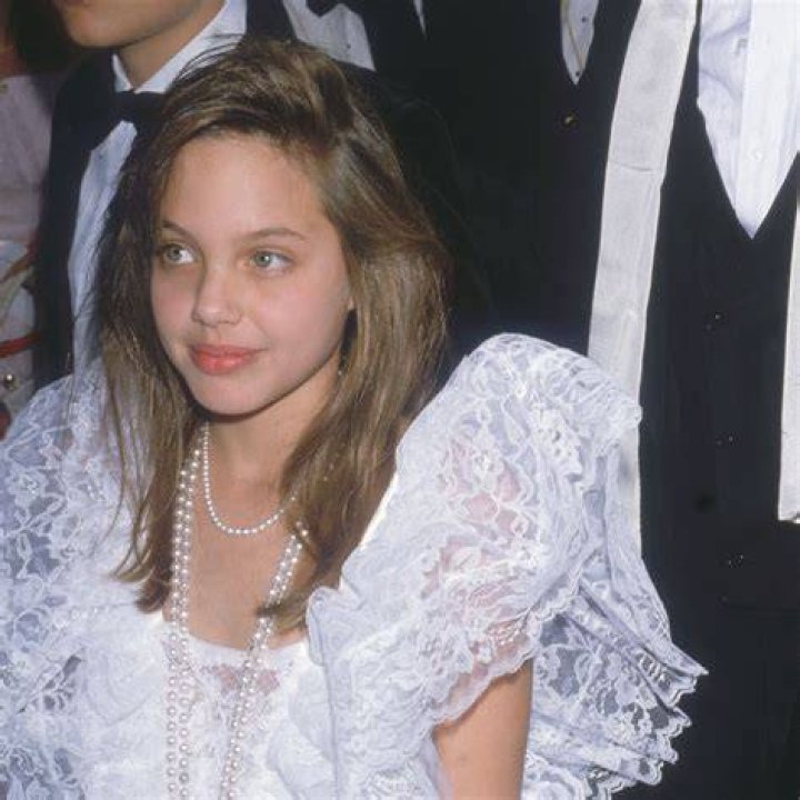 Young Angelina Jolie pics